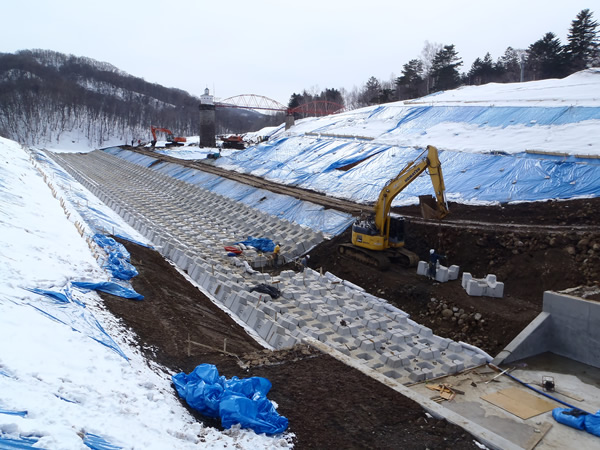 奥沢ダム水路設置工事